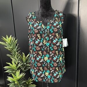 Sonoma Round/v-neck,button detail,extended back hem,lightweight,floral sleeveles